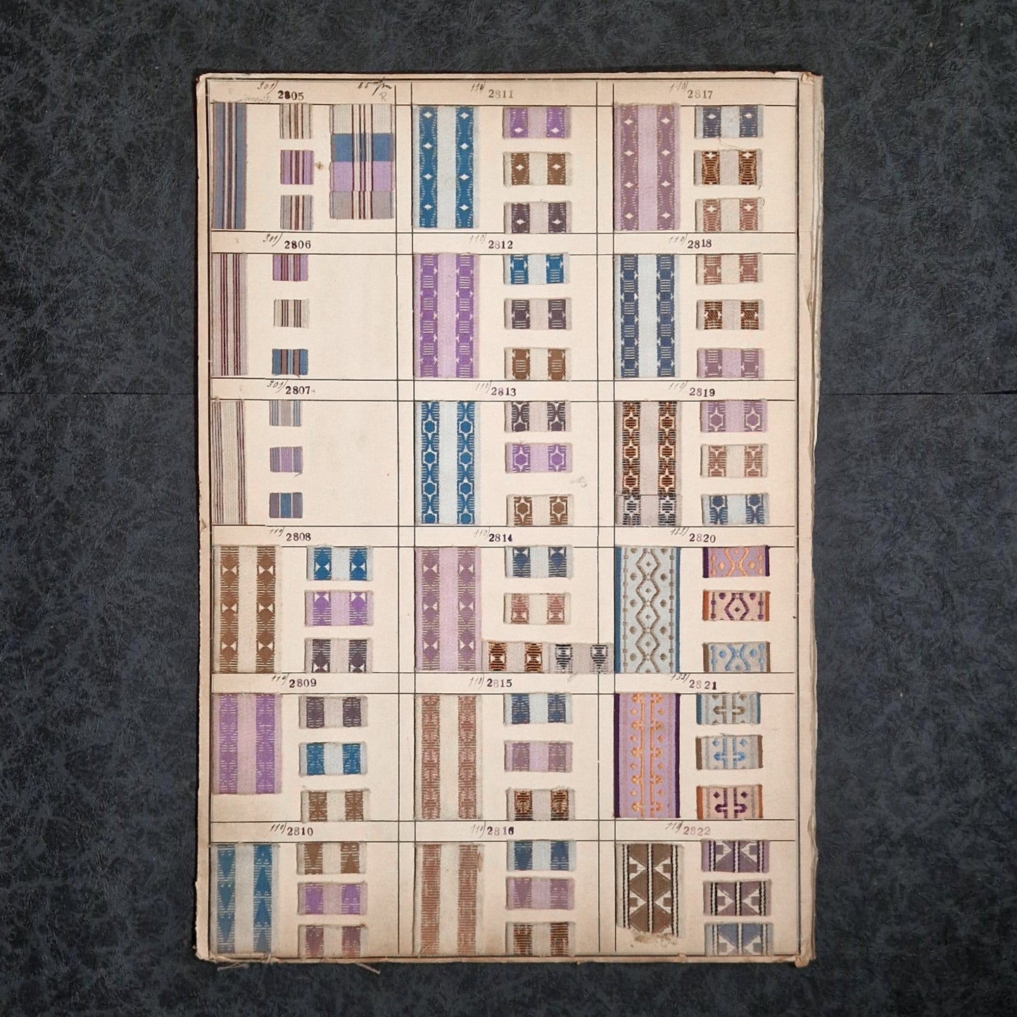 Ancien nuancier textile recto verso ~160 échantillons