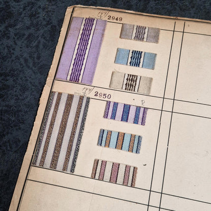 Nuancier textile ancien d'environ 80 échantillons