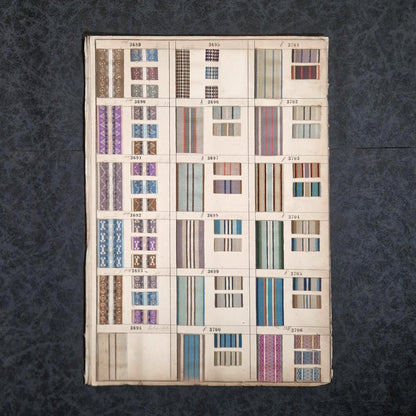 Planche d'environ 125 échantillons de tissus
