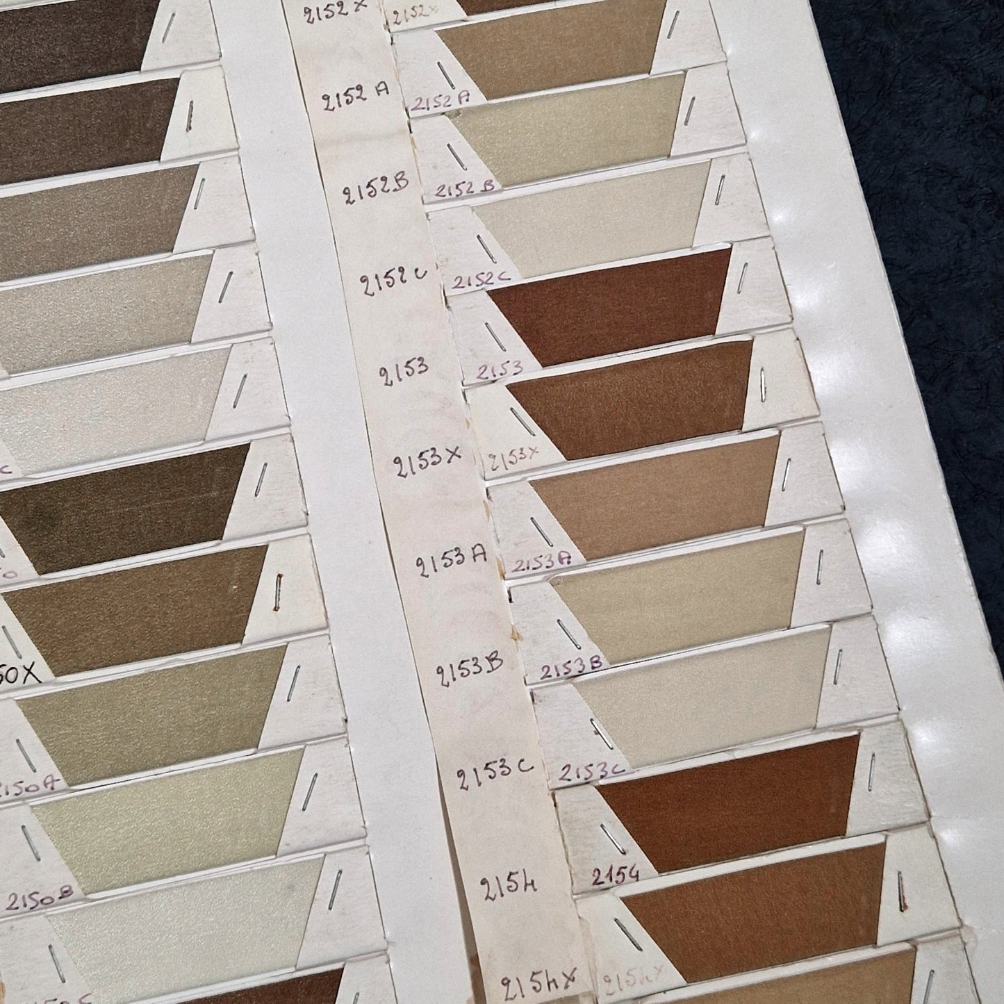 Ancien nuancier textile « Teintures de Tournon »,