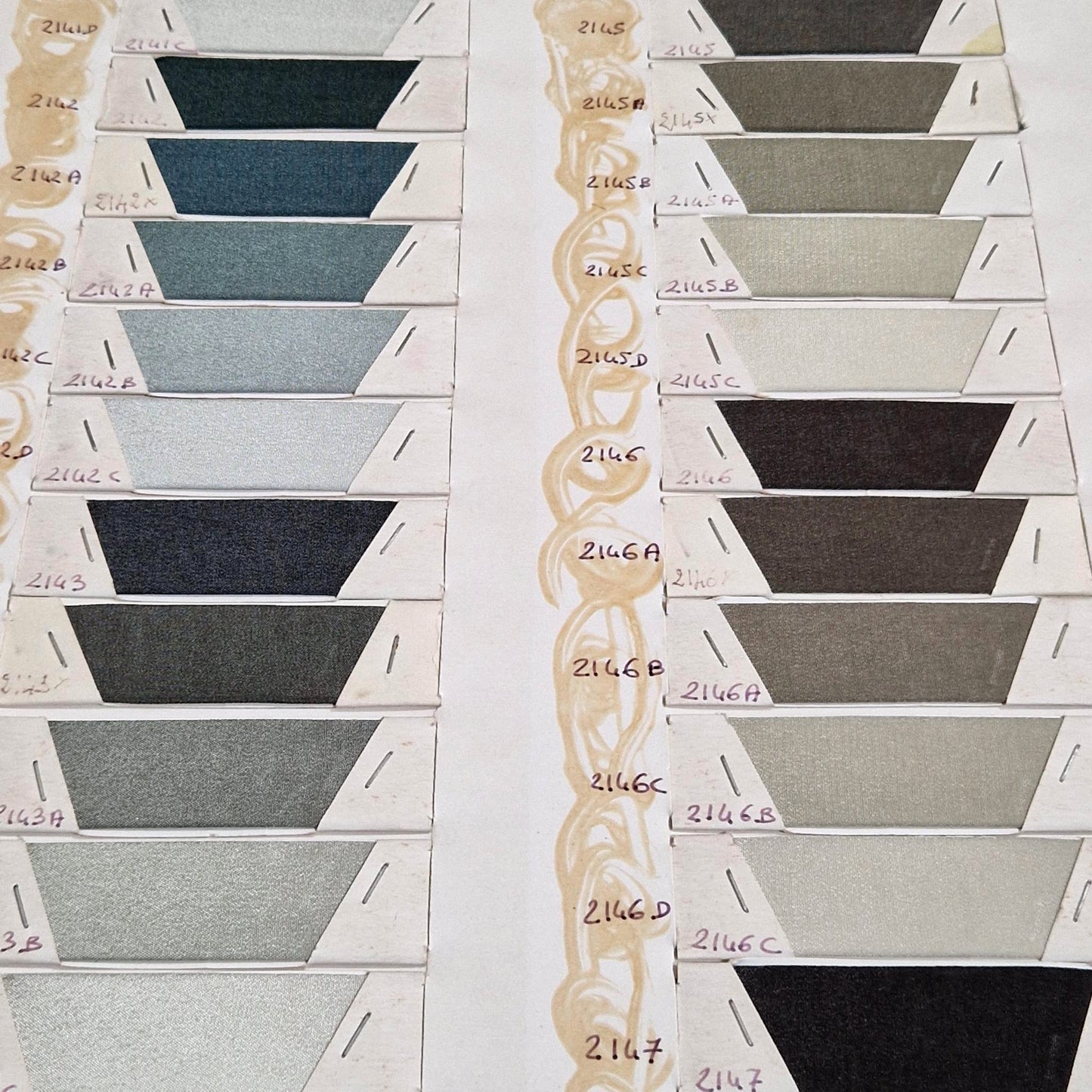 Ancien nuancier textile « Teintures de Tournon »,