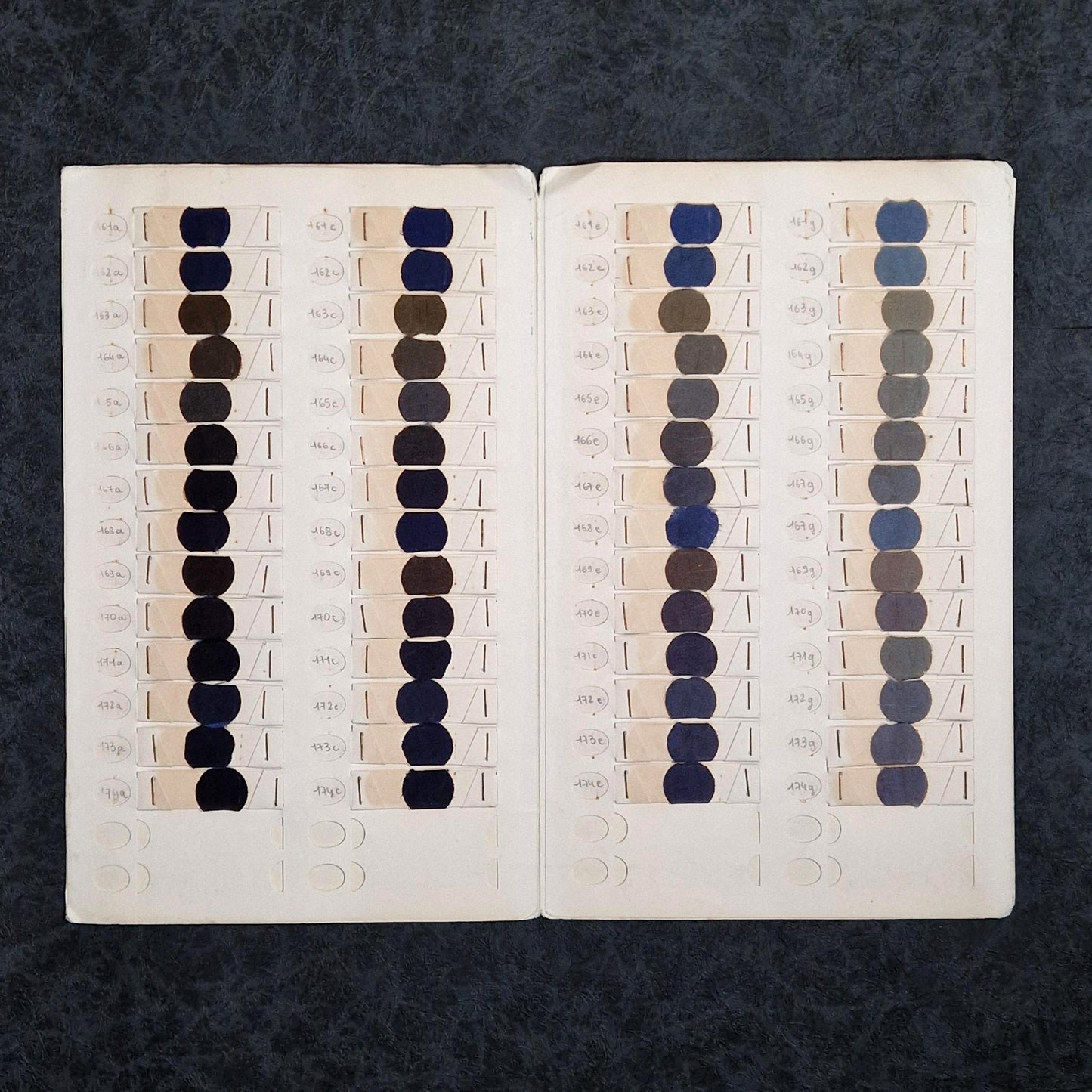 Nuancier textile ancien « Bianchini », soierie lyonnaise