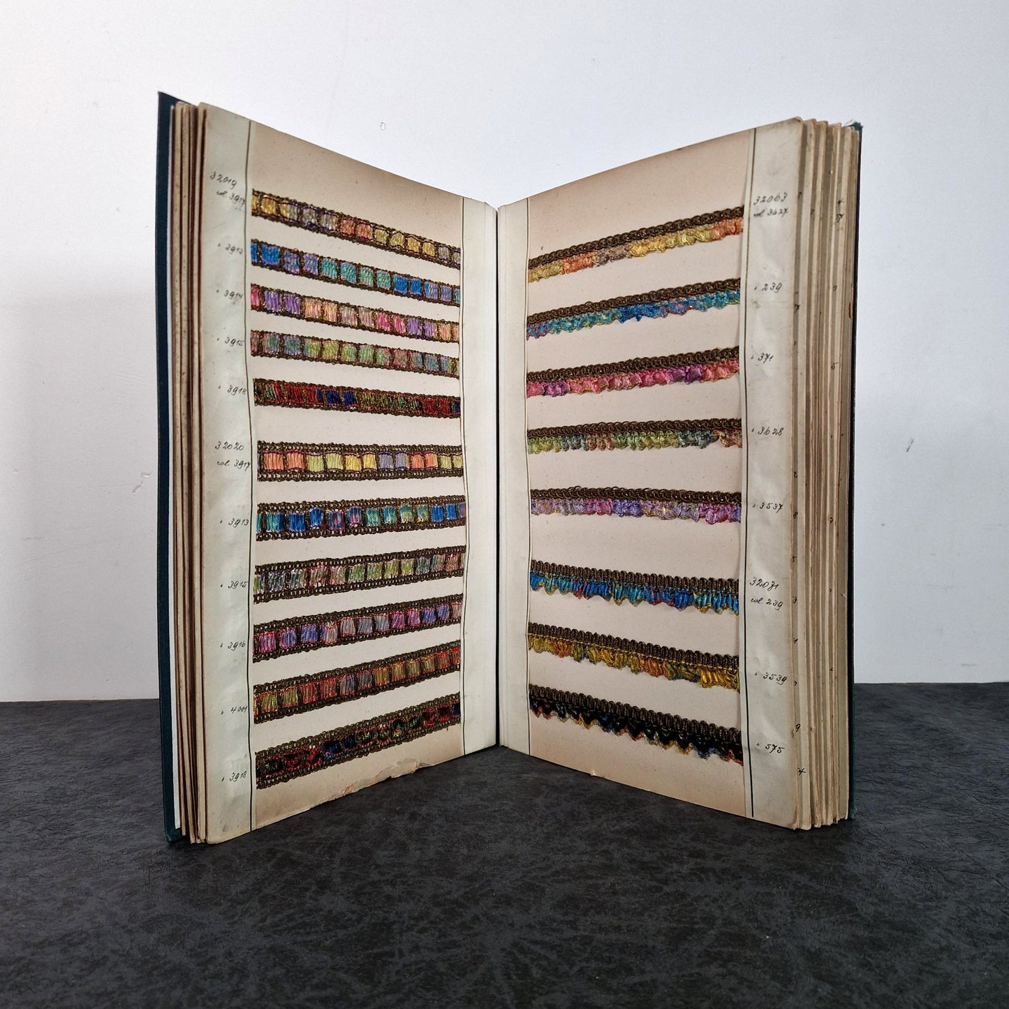 Catalogue de Passementerie XIXe, ≈ 290 échantillons, 30 p.