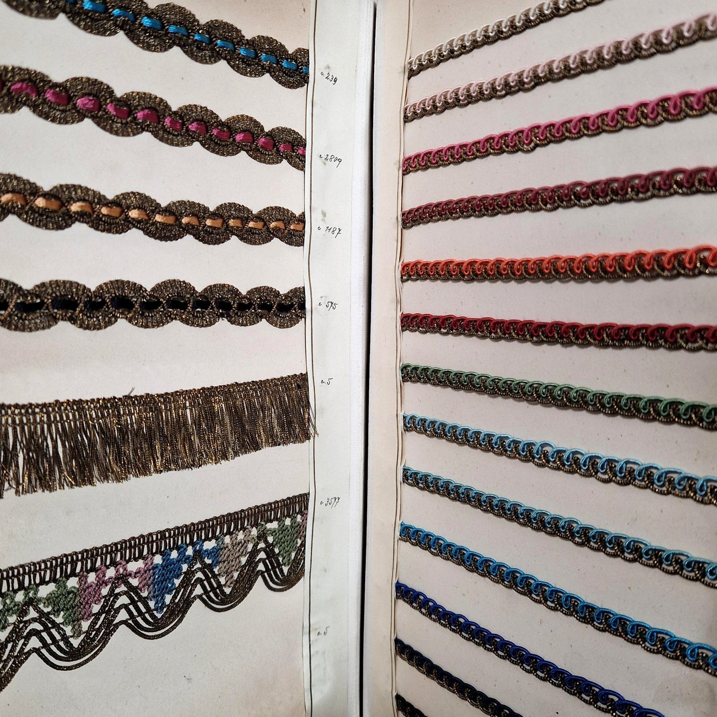 Catalogue de Passementerie XIXe, ≈ 290 échantillons, 30 p.