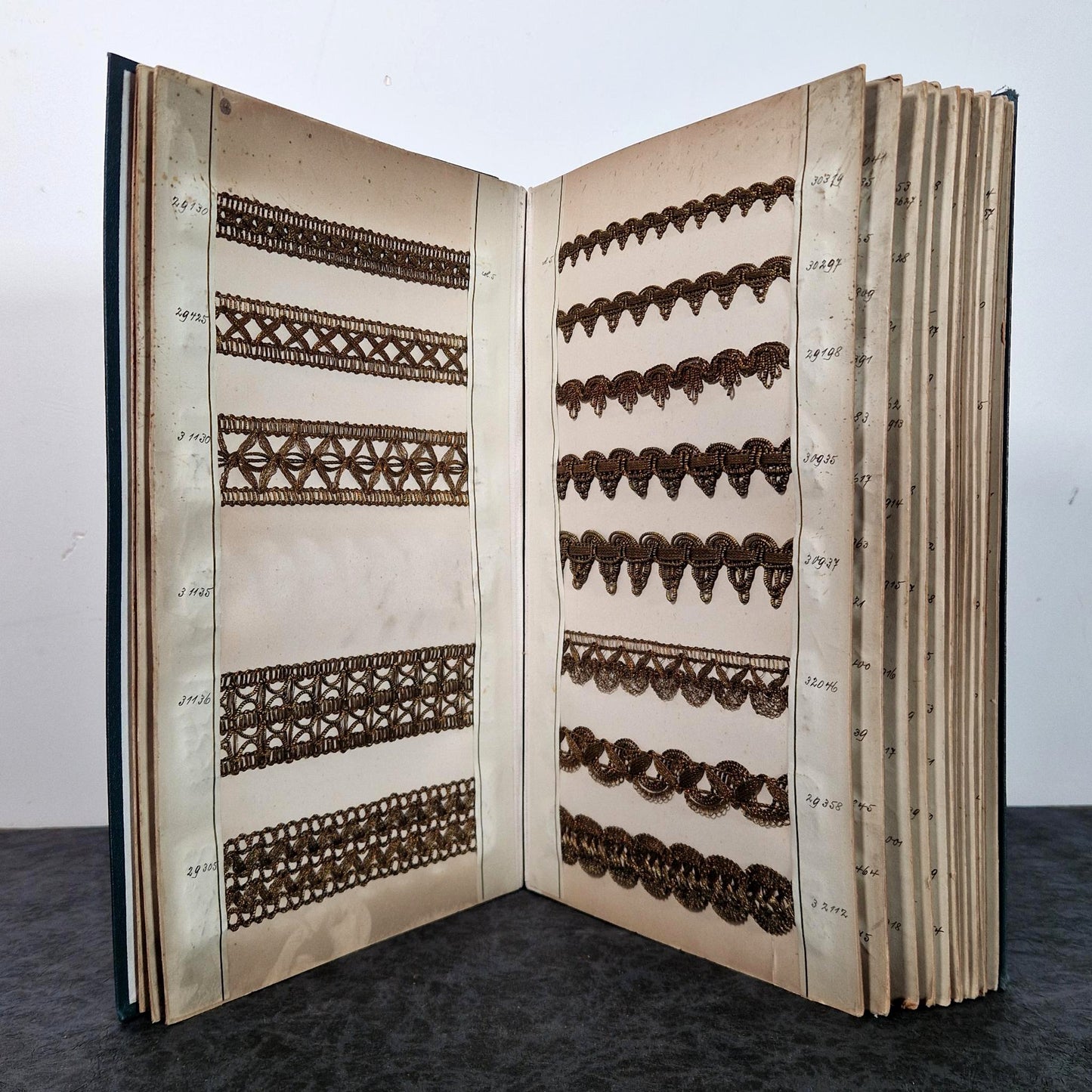 Catalogue de Passementerie XIXe, ≈ 290 échantillons, 30 p.