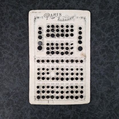 Ancienne planche échantillons de boutons « Paris Élégance »