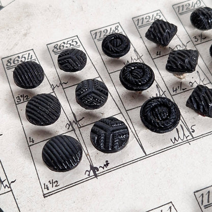 Planche échantillons de boutons « Paris Élégance », Vers 1900