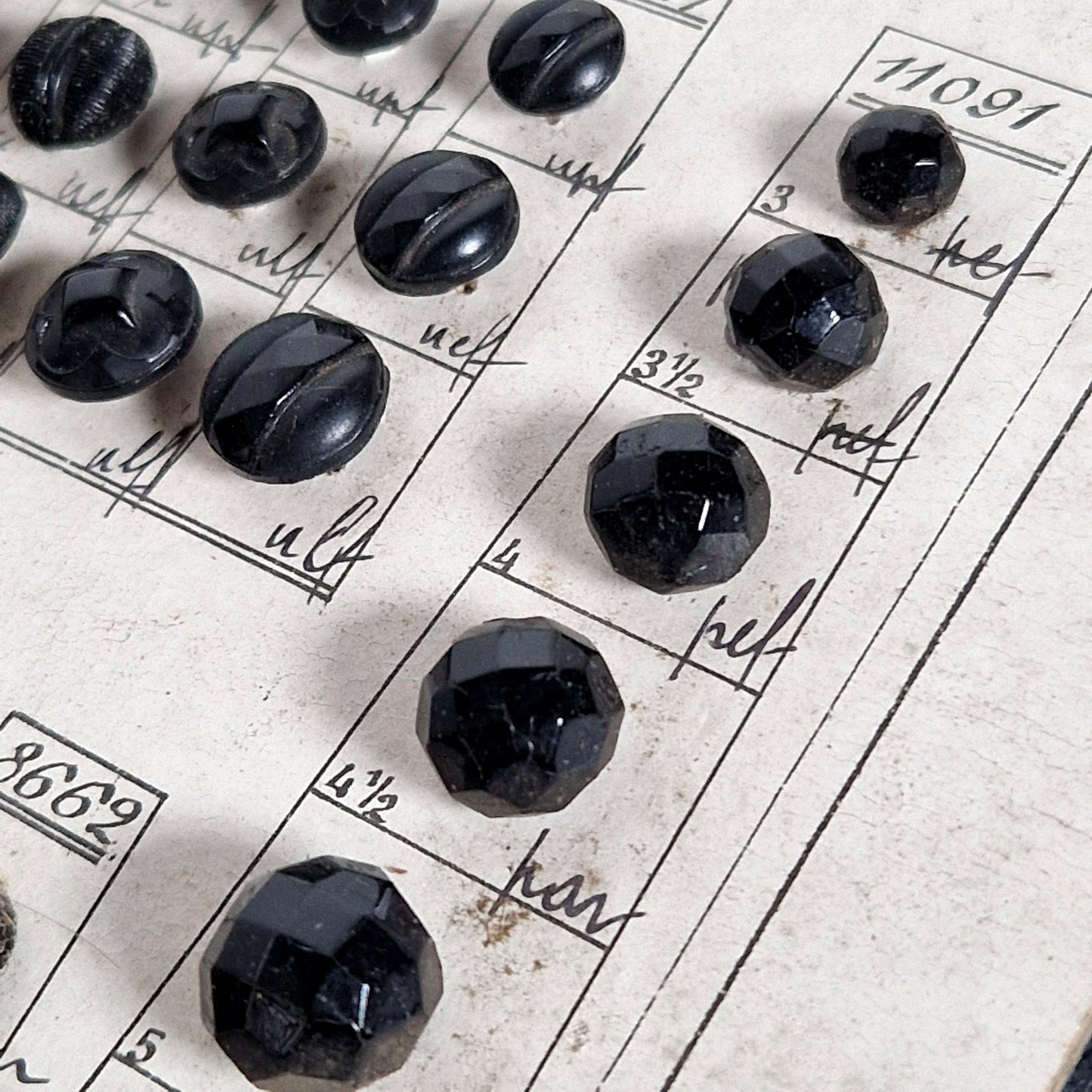 Planche échantillons de boutons « Paris Élégance », Vers 1900