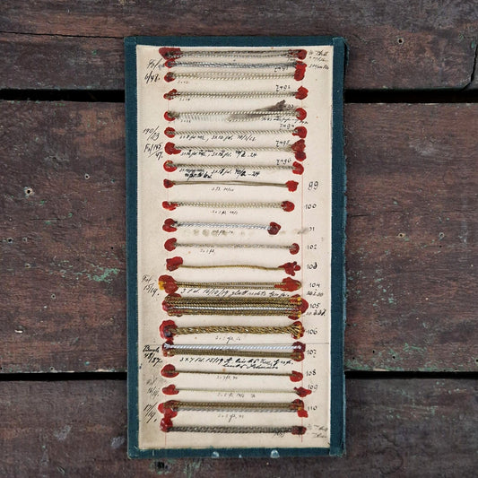 Anciens échantillons de passementerie
