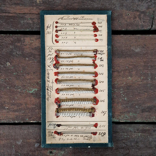 Échantillons de cordonnets torsadés et galons textiles