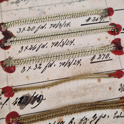 Planche d’échantillons de passementerie dorée