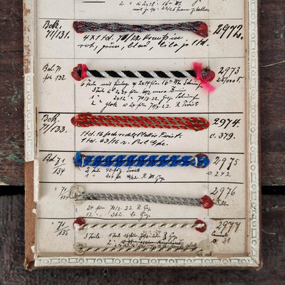 Échantillons de passementerie anciens