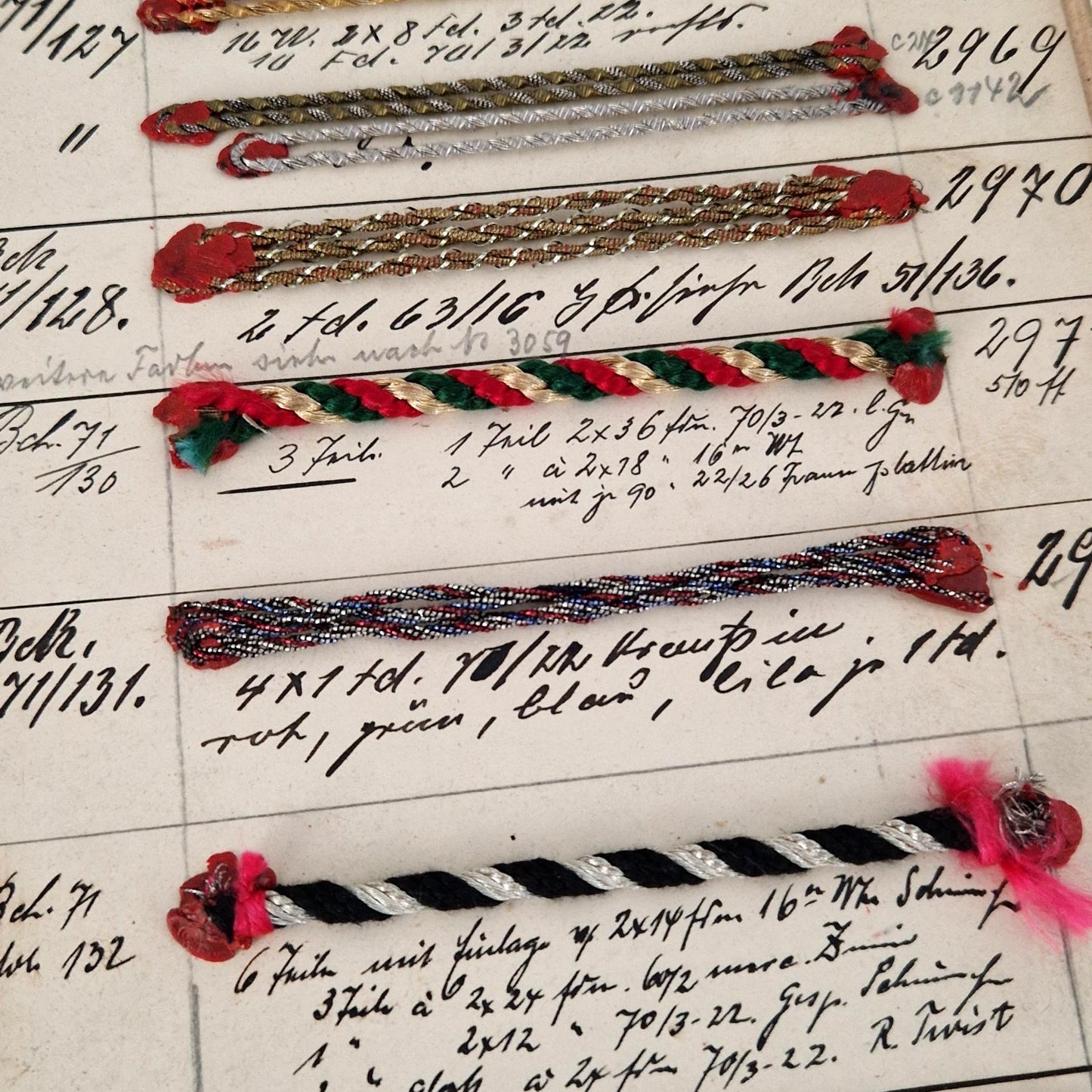 Échantillons de passementerie anciens