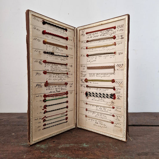 Échantillonnier de passementerie « cordonnets fins »