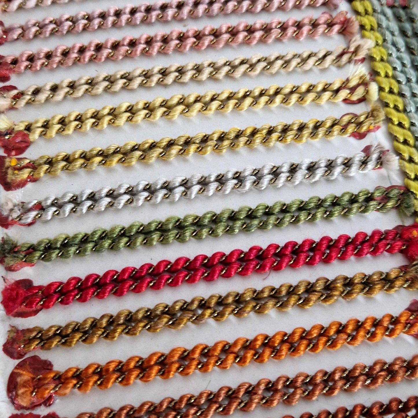 Échantillons de passementerie « nuances fines et torsadées »
