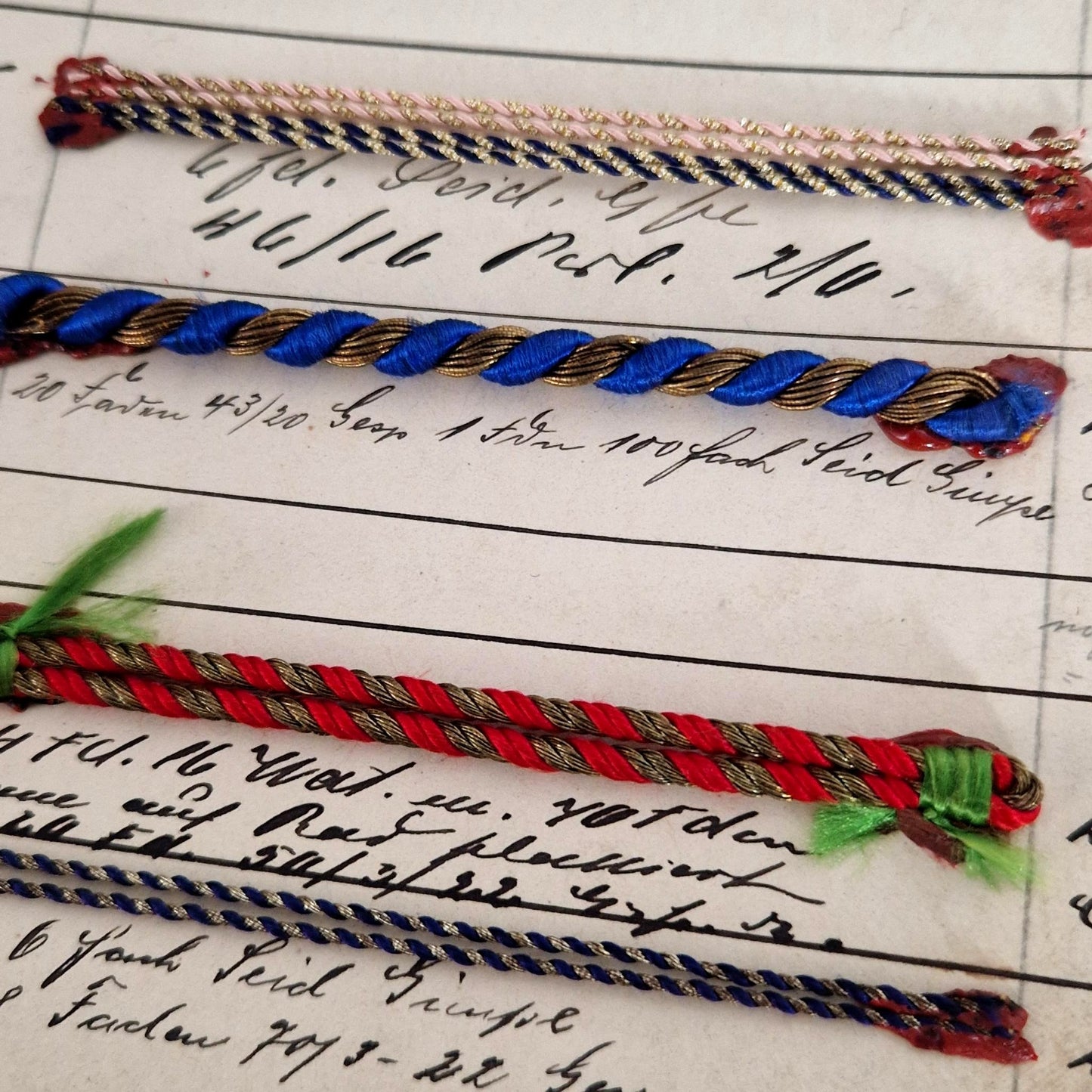Échantillons de passementerie « nuances fines et torsadées »