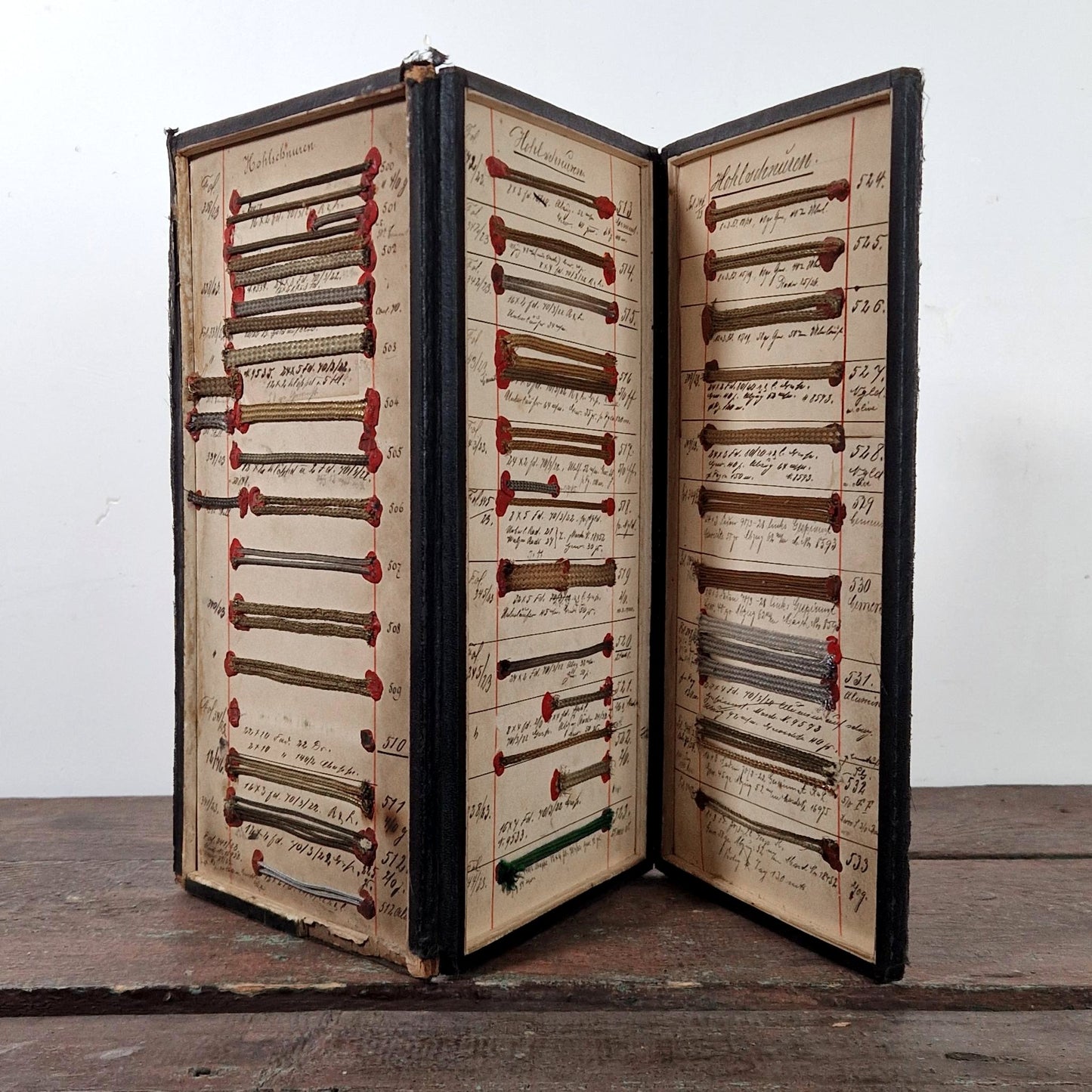 Présentoir triptyque de passementerie, XIXe