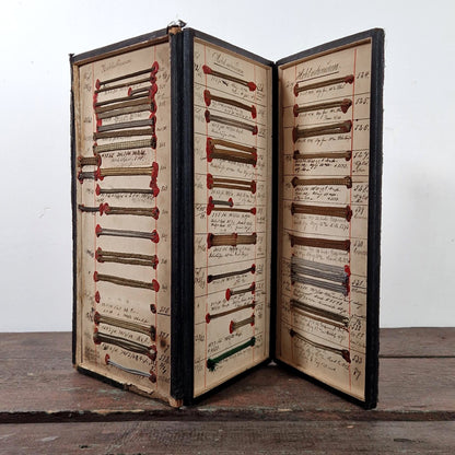 Présentoir triptyque de passementerie, XIXe