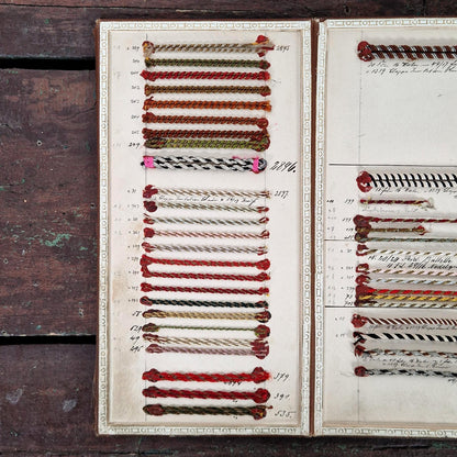 Carnet de fils torsadés polychromes à 3 volets