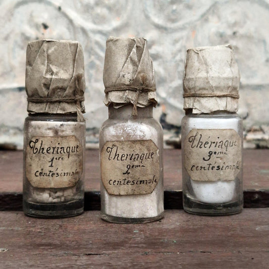 3 anciens flacons « Thériaque centésimale » (l6)