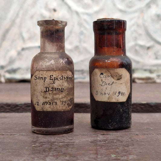 2 Flacons anciens - échantillons biologiques, 1910 (l11)