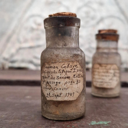 2 anciens flacons de laboratoire, Reims 1909 (l15)