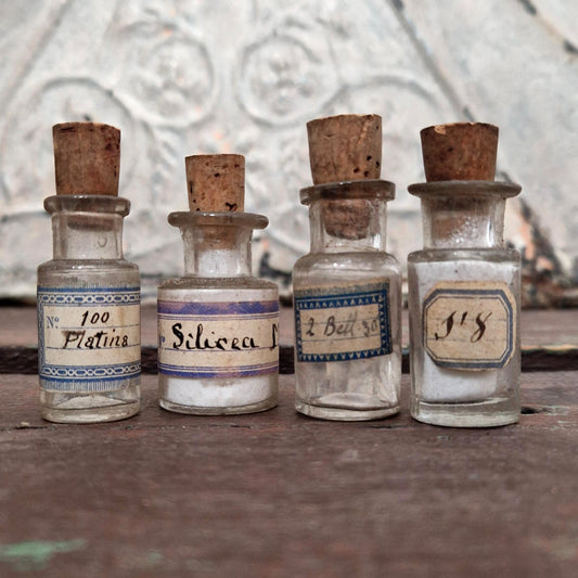 Ensemble de 4 anciens flacons homéopathiques (l17)