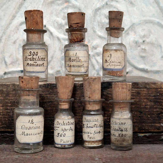Lot de 7 anciens flacons pharmaceutiques (l18)