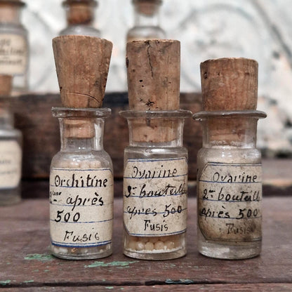 Lot de 7 anciens flacons pharmaceutiques (l18)