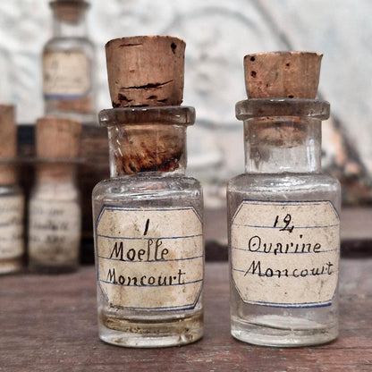 Lot de 7 anciens flacons pharmaceutiques (l18)