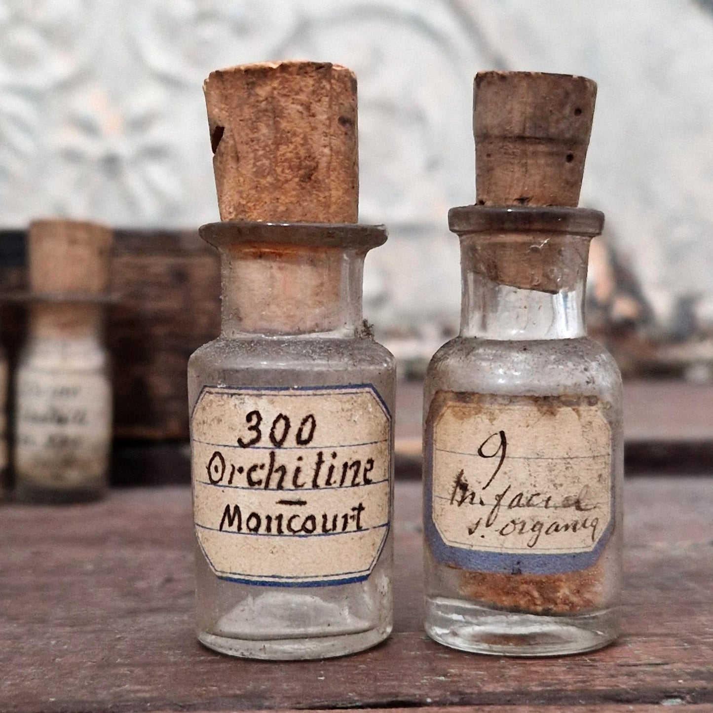 Lot de 7 anciens flacons pharmaceutiques (l18)