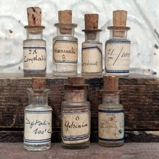 7 Flacons de pharmacie / homéopathie (l21)