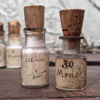 Flacons anciens de pharmacie vers 1900/1920 (l23)