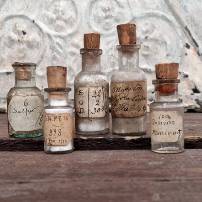Flacons de laboratoires / officine homéopathique (l25)