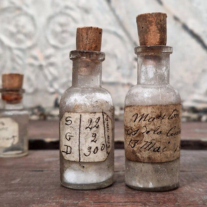 Flacons de laboratoires / officine homéopathique (l25)