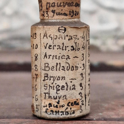 Superbe flacon « Préparation médicale composite  », 1920 (f31)