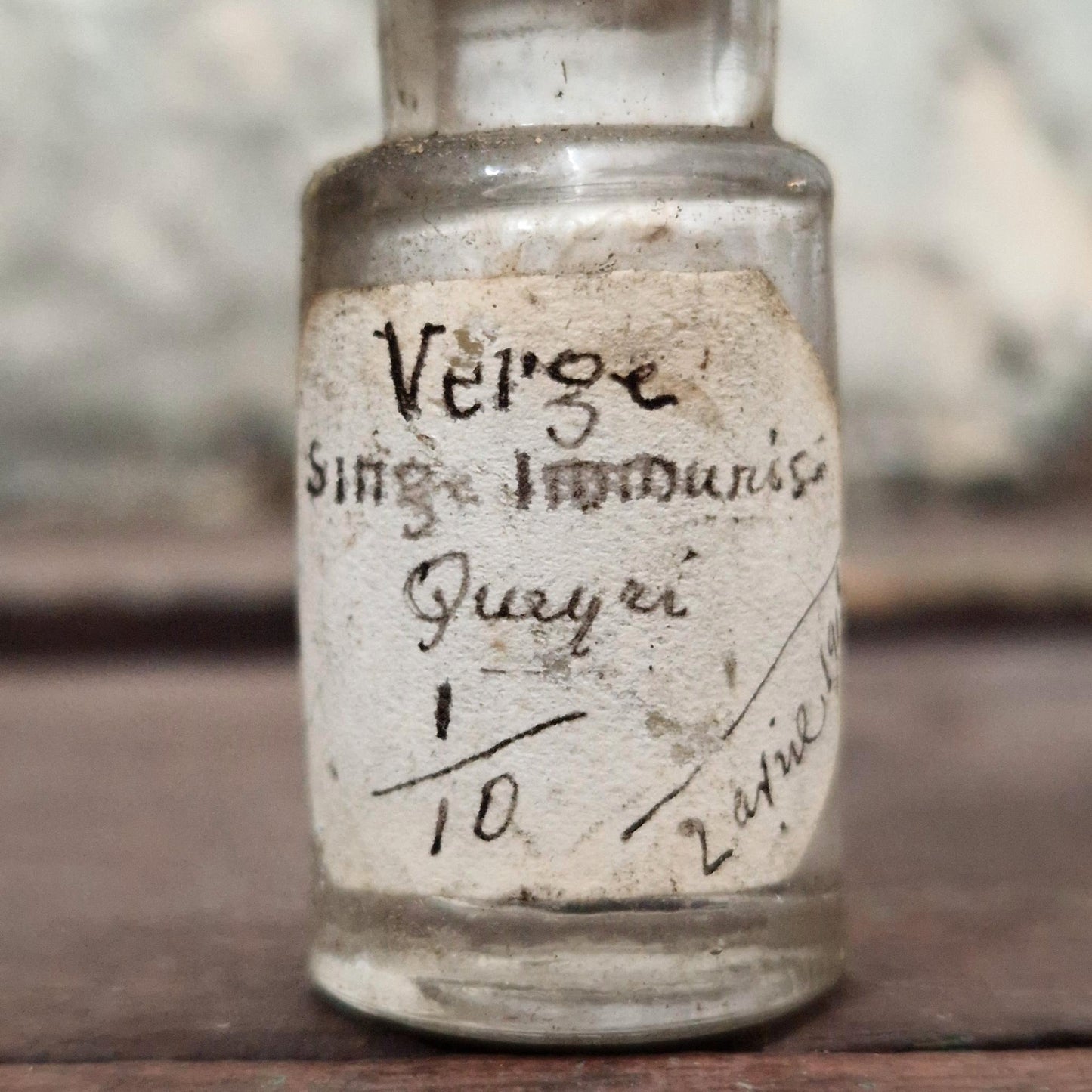 Small bottle "Verge - Immunized monkey Queyri", 1913 (f48)