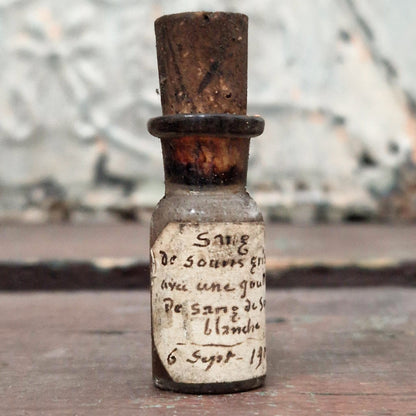 Laboratory vial "Grey mouse blood", 1908 (f25)