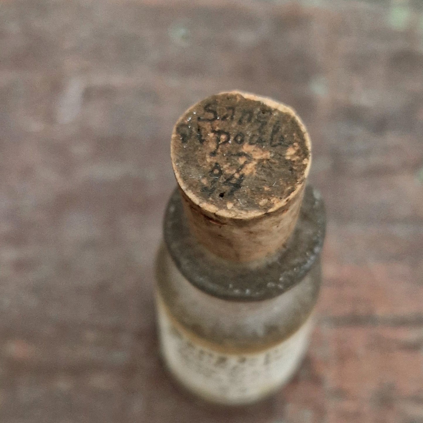 Ancien Flacon de laboratoire « Sang de poule inoculé » (f42)