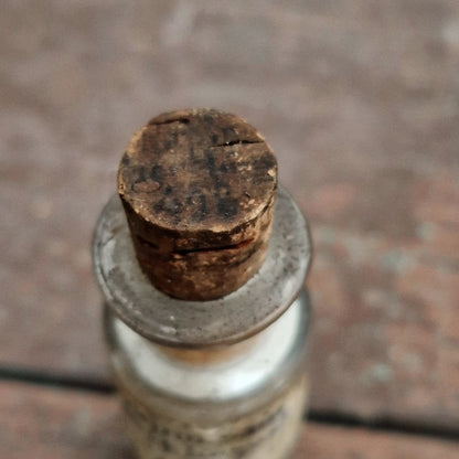 Old laboratory bottle "Healthy rabbit - lingual nerve" (f17)