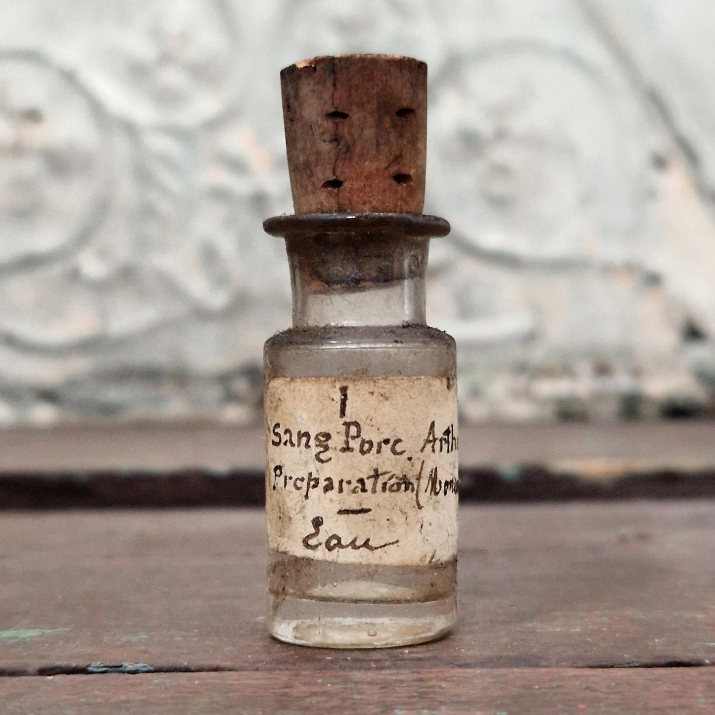 Old pharmaceutical bottle "Pig blood" (f8)