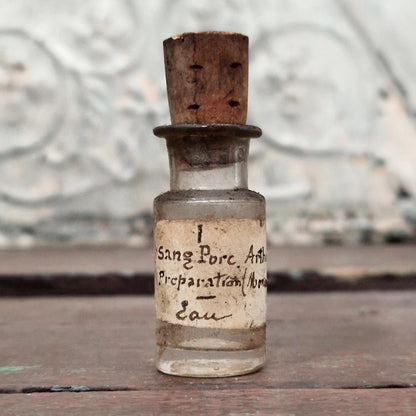 Old pharmaceutical bottle "Pig blood" (f8)