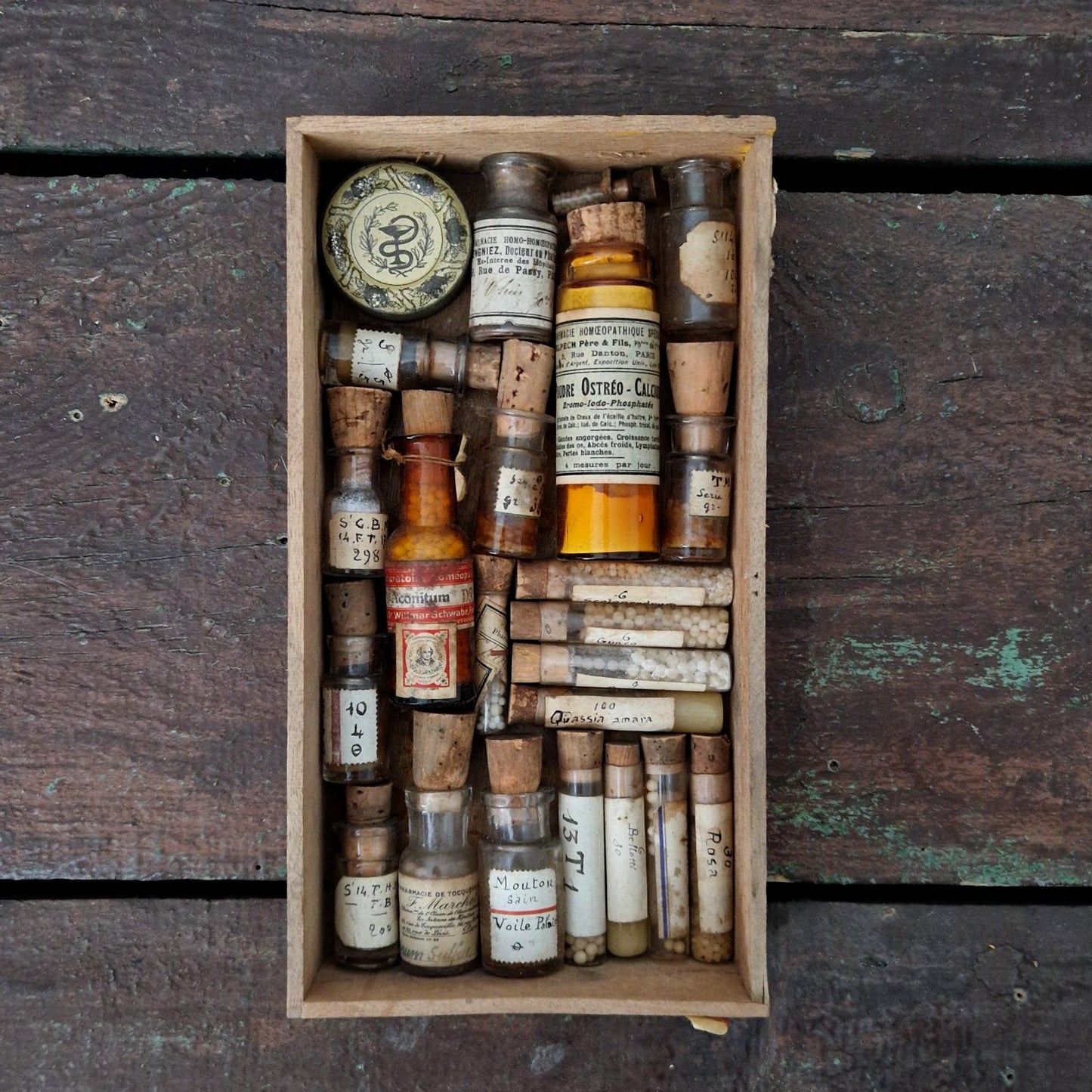 Pharmacopée début XXe : coffret réunissant 23 pièces (c7)