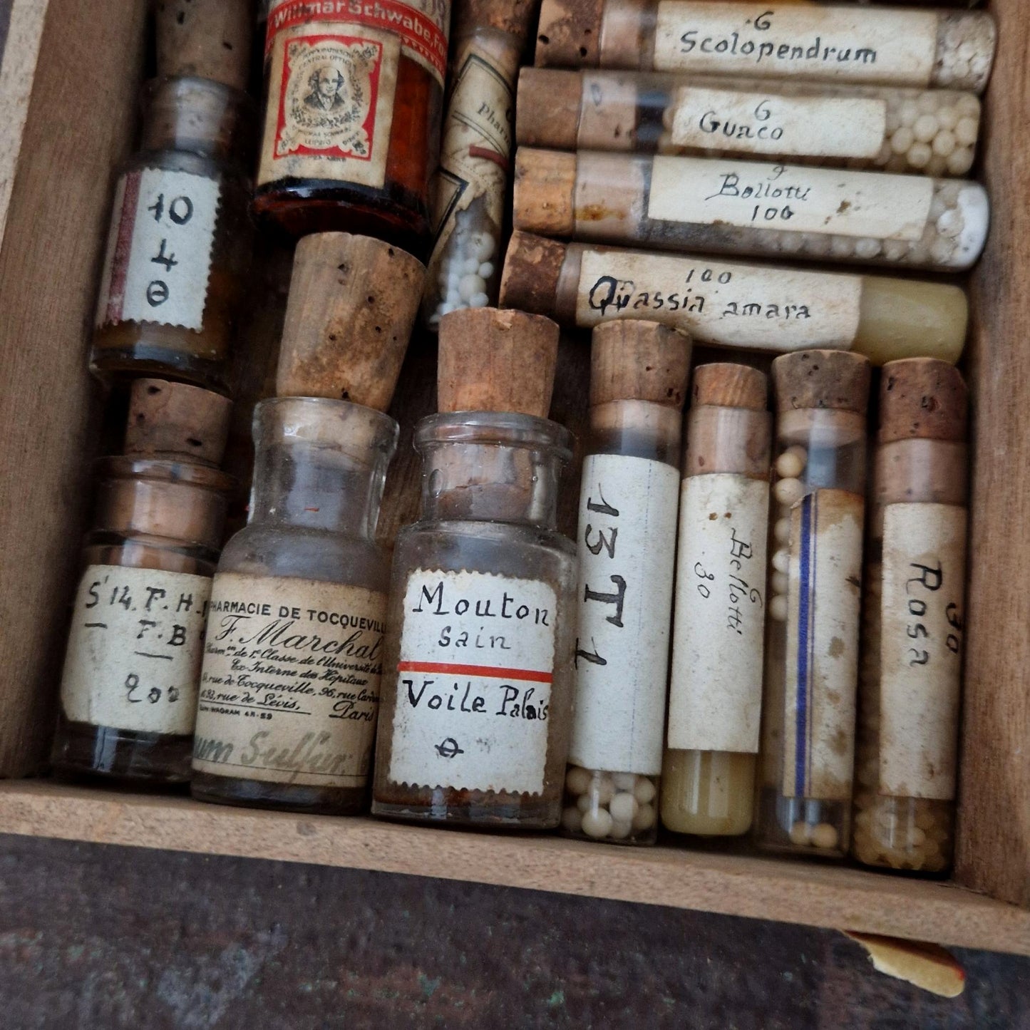 Pharmacopée début XXe : coffret réunissant 23 pièces (c7)