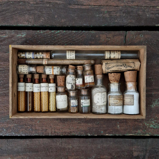 Coffret d'objets de phamarcie anciens - 23 pièces (c8)