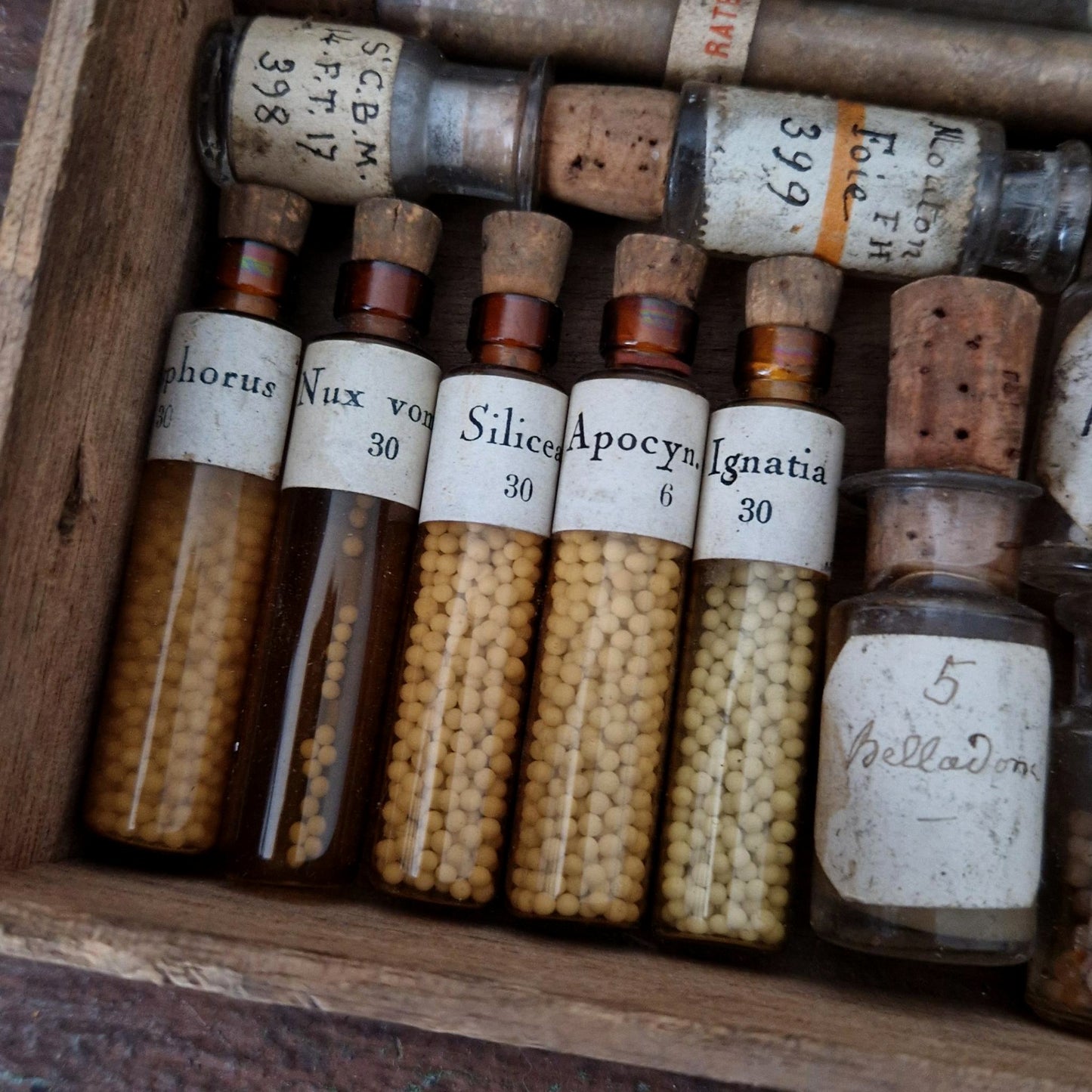 Box set of antique pharmacy items - 23 pieces (c8)