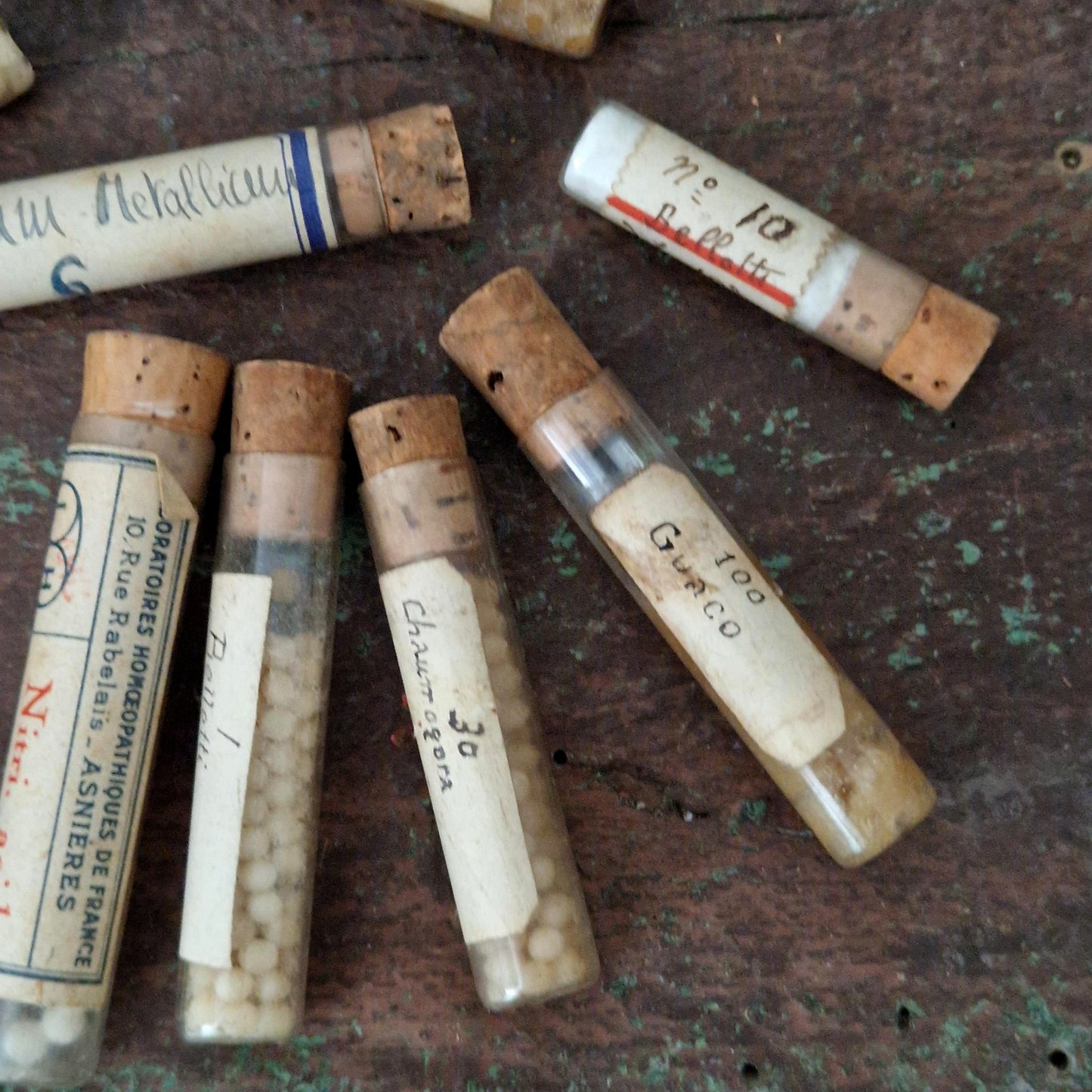 Boîte avec « 10 Tubes homéopathiques manuscrits » (c10)
