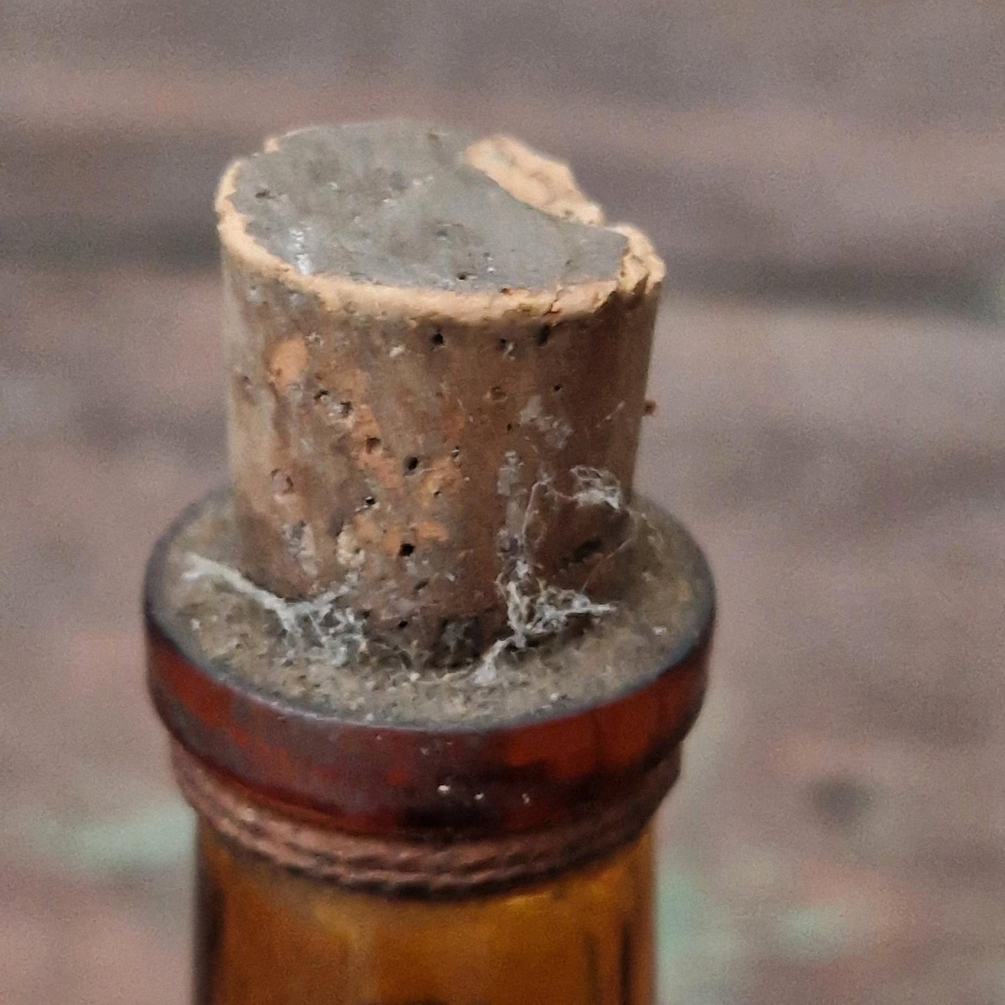 Old bottle "Huile de Jusquiame" (Henbane Oil), Pharmacie de Passy