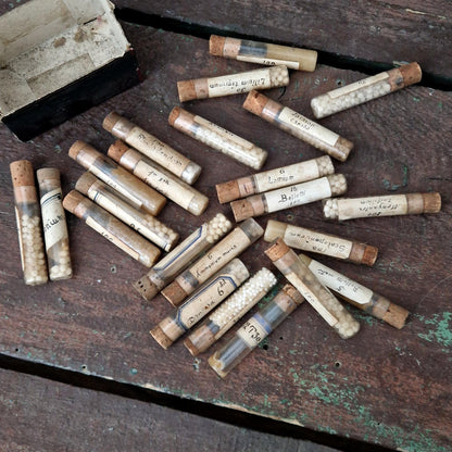 23 tubes homéopathiques manuscrits  (c12)