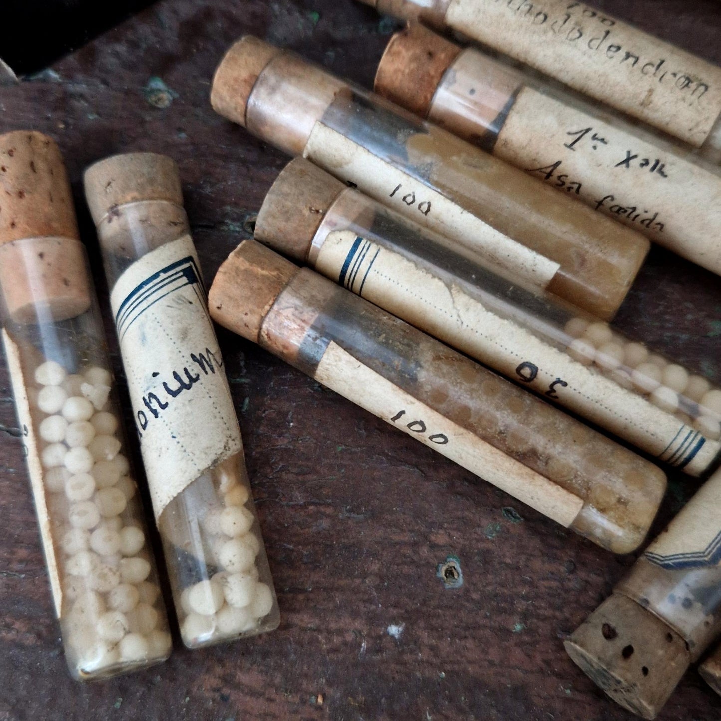 23 tubes homéopathiques manuscrits  (c12)